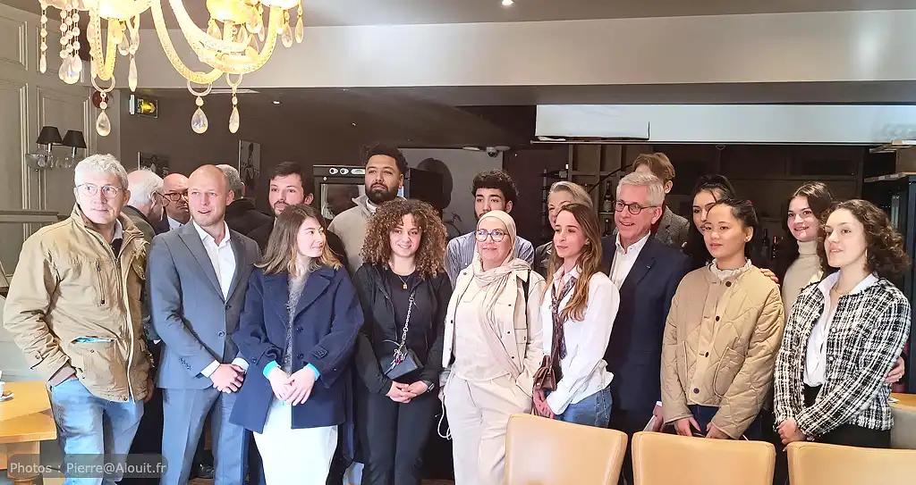 Quelques personnes présentes lors de la réunion du 11 Octobre 2025 à Fontainebleau présidée par le Député Frédéric Valletoux