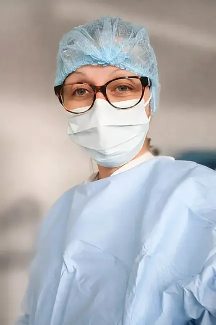 Ludivine en tenue infirmiere